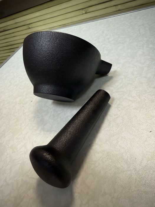 Чугунено хаванче за подправки с чукало