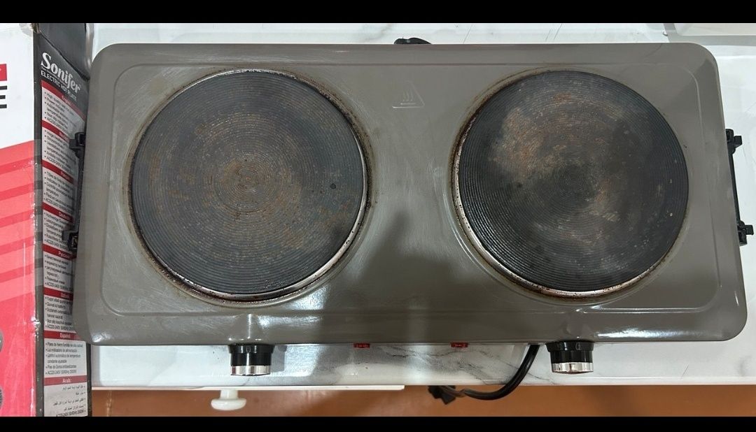 Продаётся электрическая плитка Sonifer SF-3052.