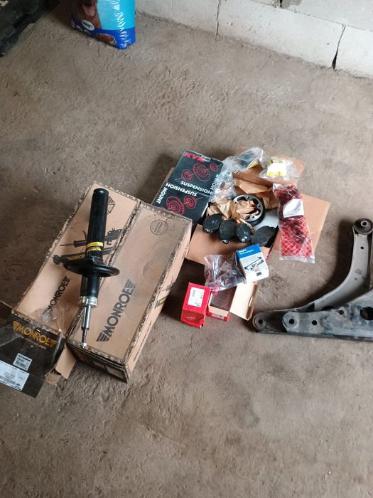 Vând  piese pentru Ford transit 2.0 tdi 2005