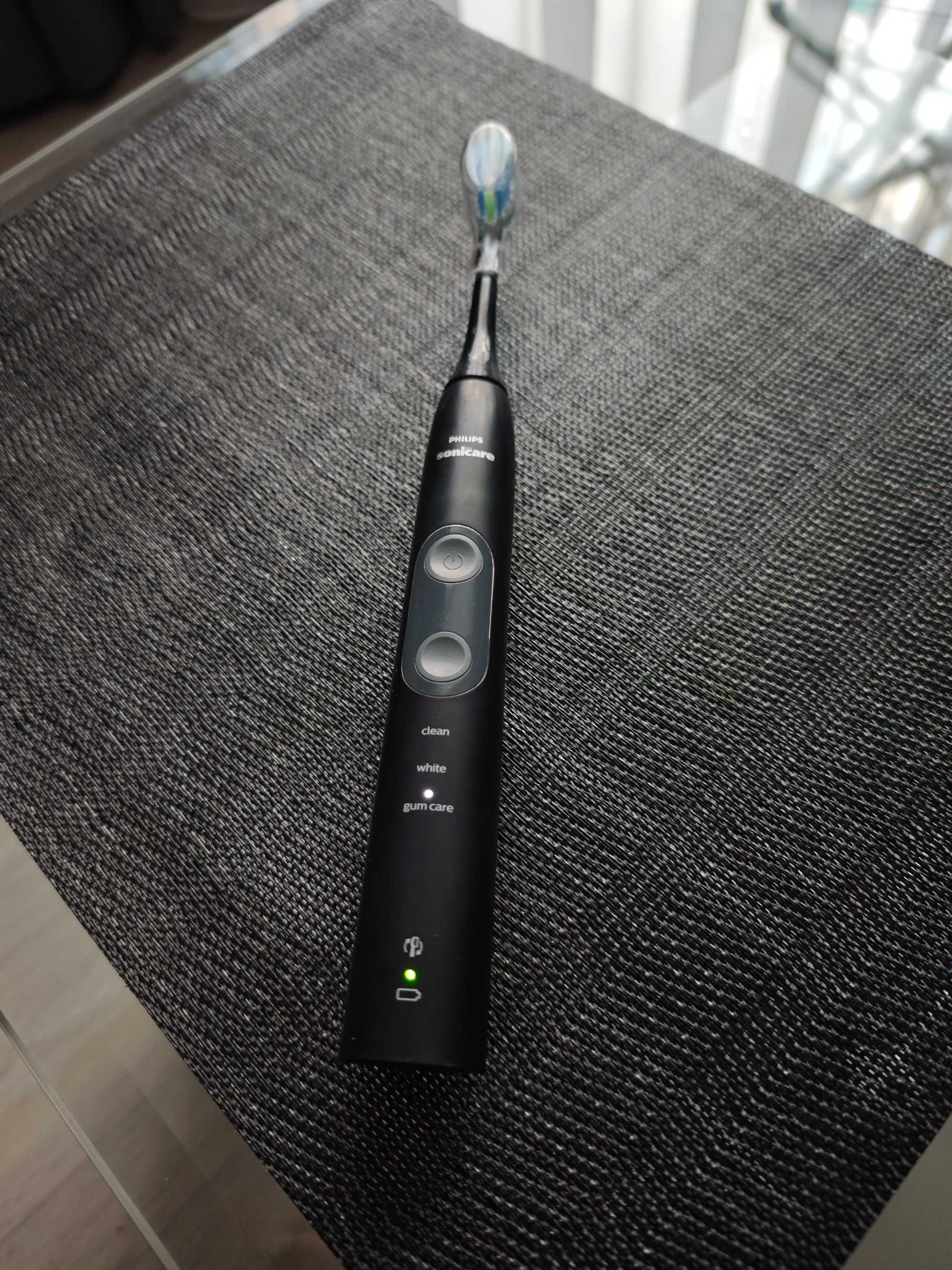 Ел. четка за зъби Philips Sonicare + 1 зарядно устройство