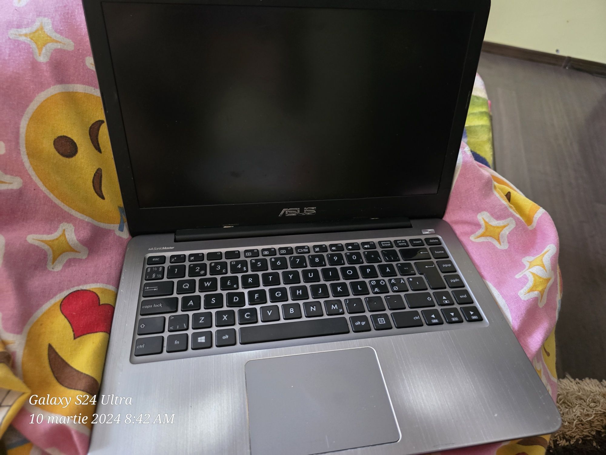 Vând Asus e403n de piese..110lei cu încărcător original.