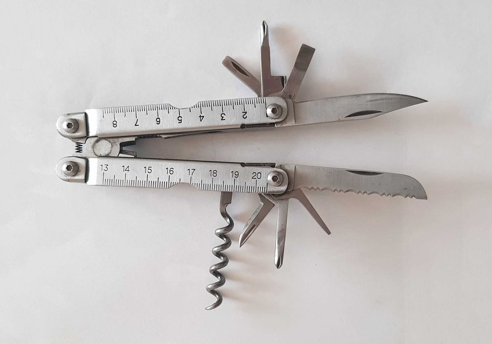 Briceag multifunctional Bahco multitool fabricat din otel inoxidabil