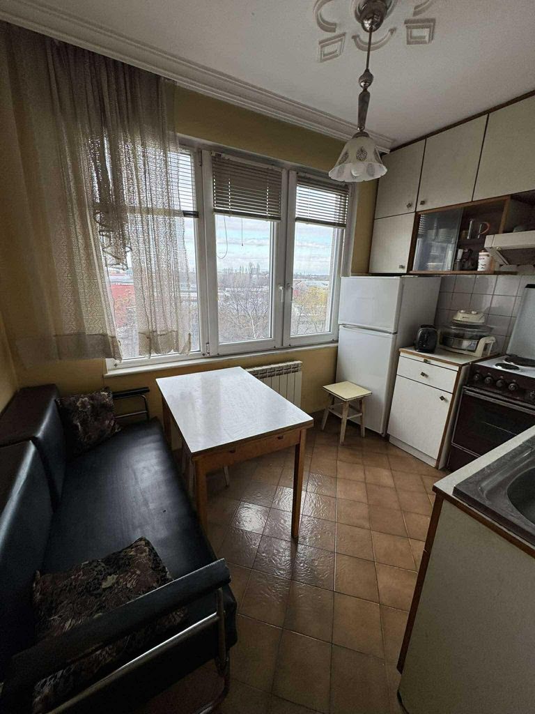 Дава се под наем Двустаен апартамент в Пловдив, Гагарин - 60 кв.м за 300 € - Снимка #2