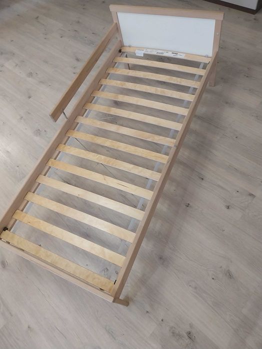 Детско легло с  дървена рамка