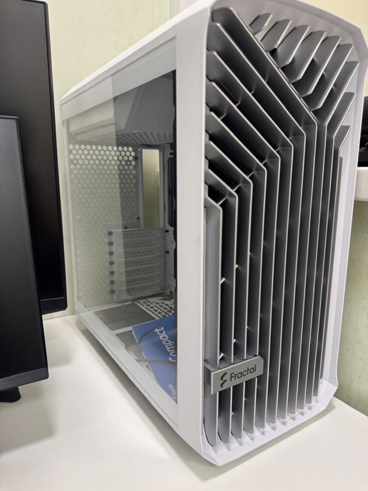 корпус стильный дорогой Fractal Design