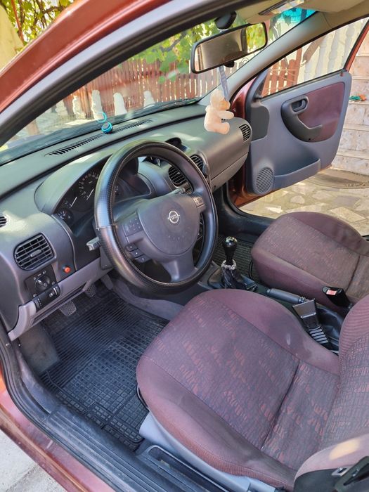 Vând Opel CORSA .