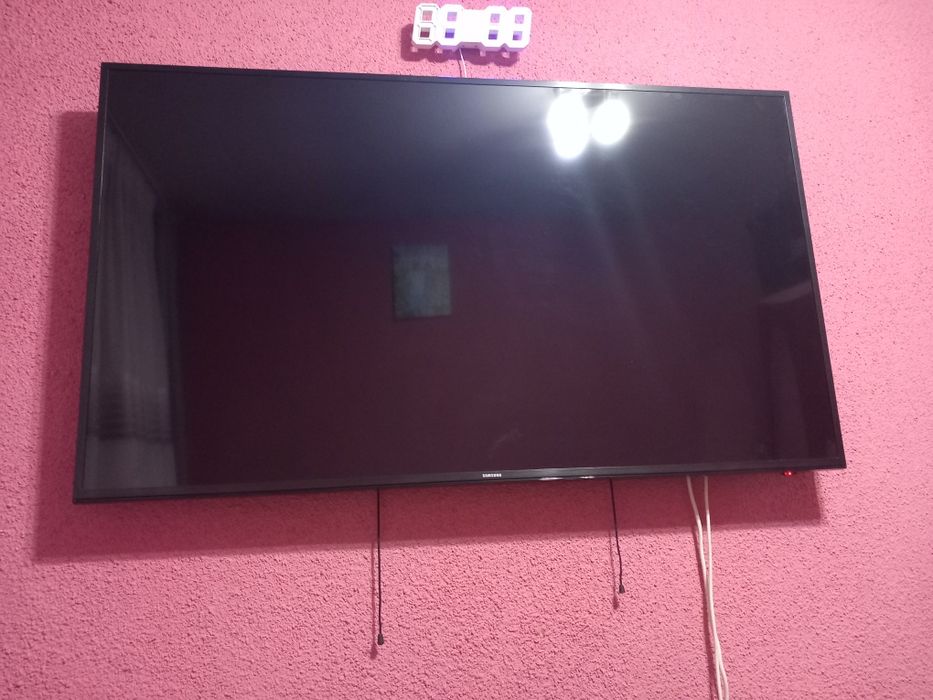 Vând tv smart samsung 55inch 138 diagonala