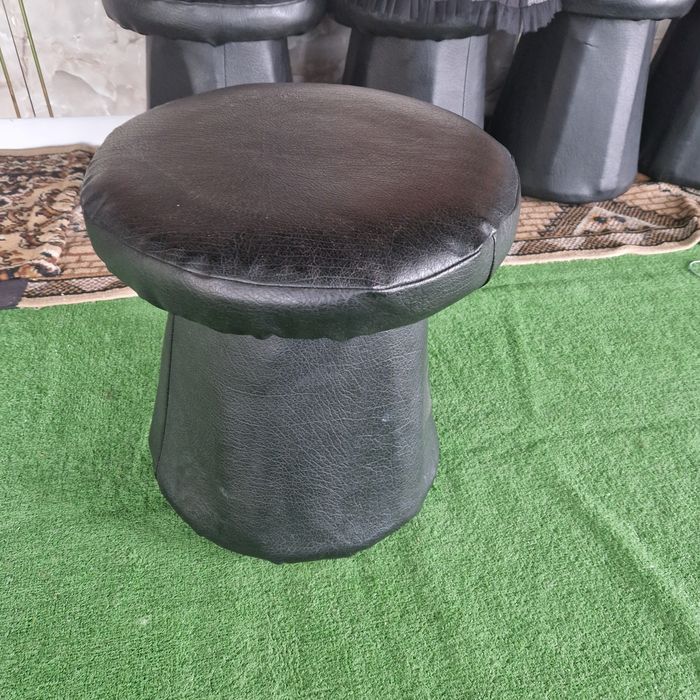 Tabureti din piele