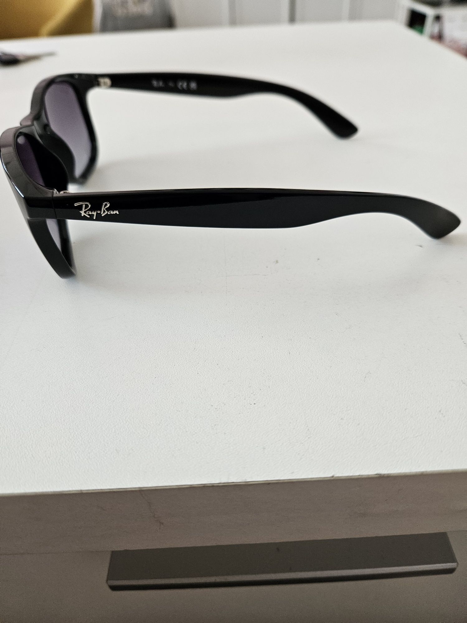 Ray-Ban Andy RB4202 601/8G слънчеви очила