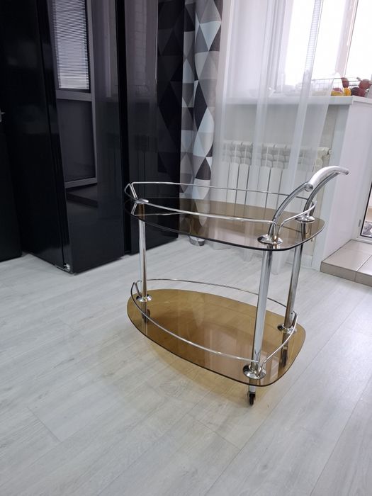 Столик-тележка стеклянный