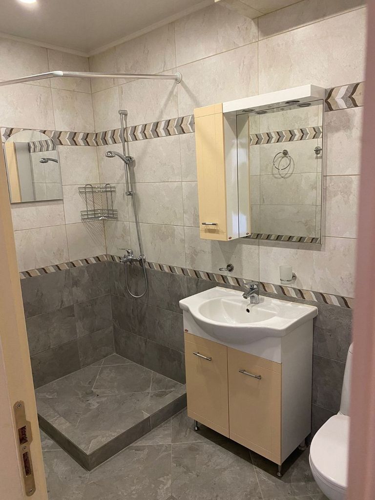 Дава се под наем Четиристаен апартамент в Добрич, Свети Георги - 120 кв.м за 765 € - Снимка #4