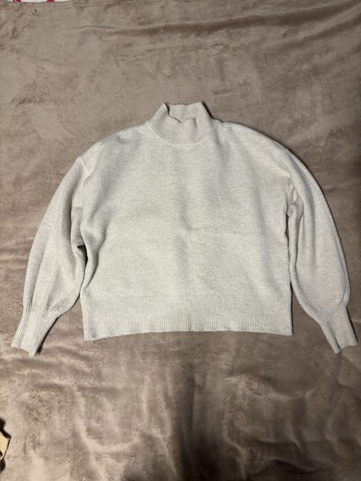 Бежов пуловер - дамски