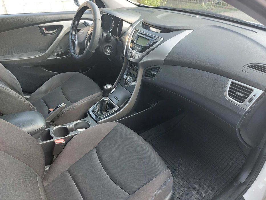Auto Hyundai Elantra