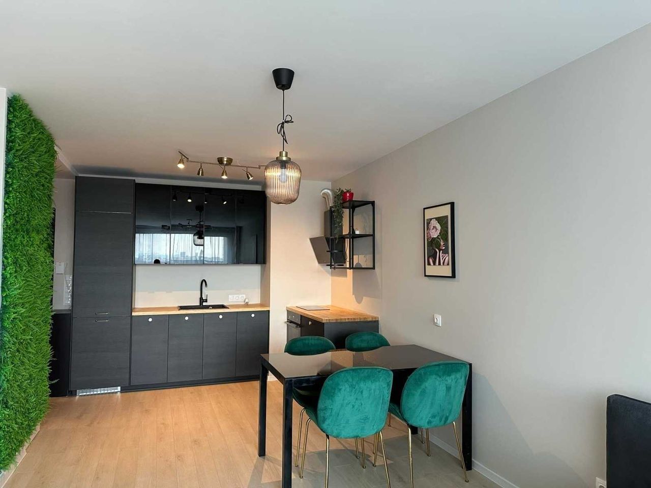 Дава се под наем Двустаен апартамент в София, Дружба 2 - 80 кв.м за 650 € - Снимка #1