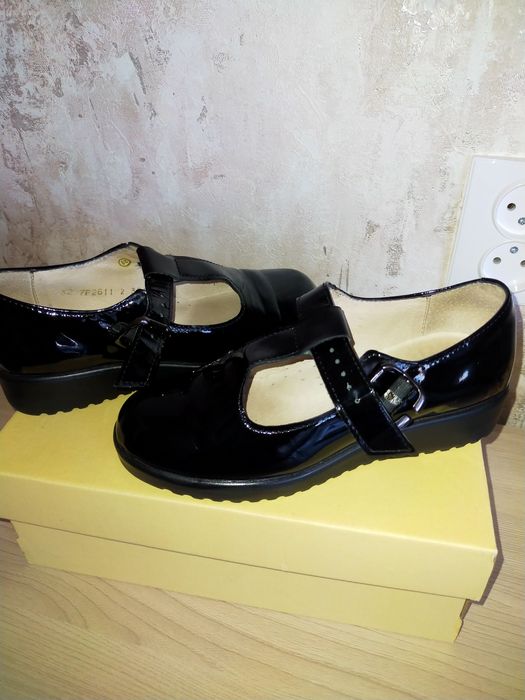 Продам детскую обувь