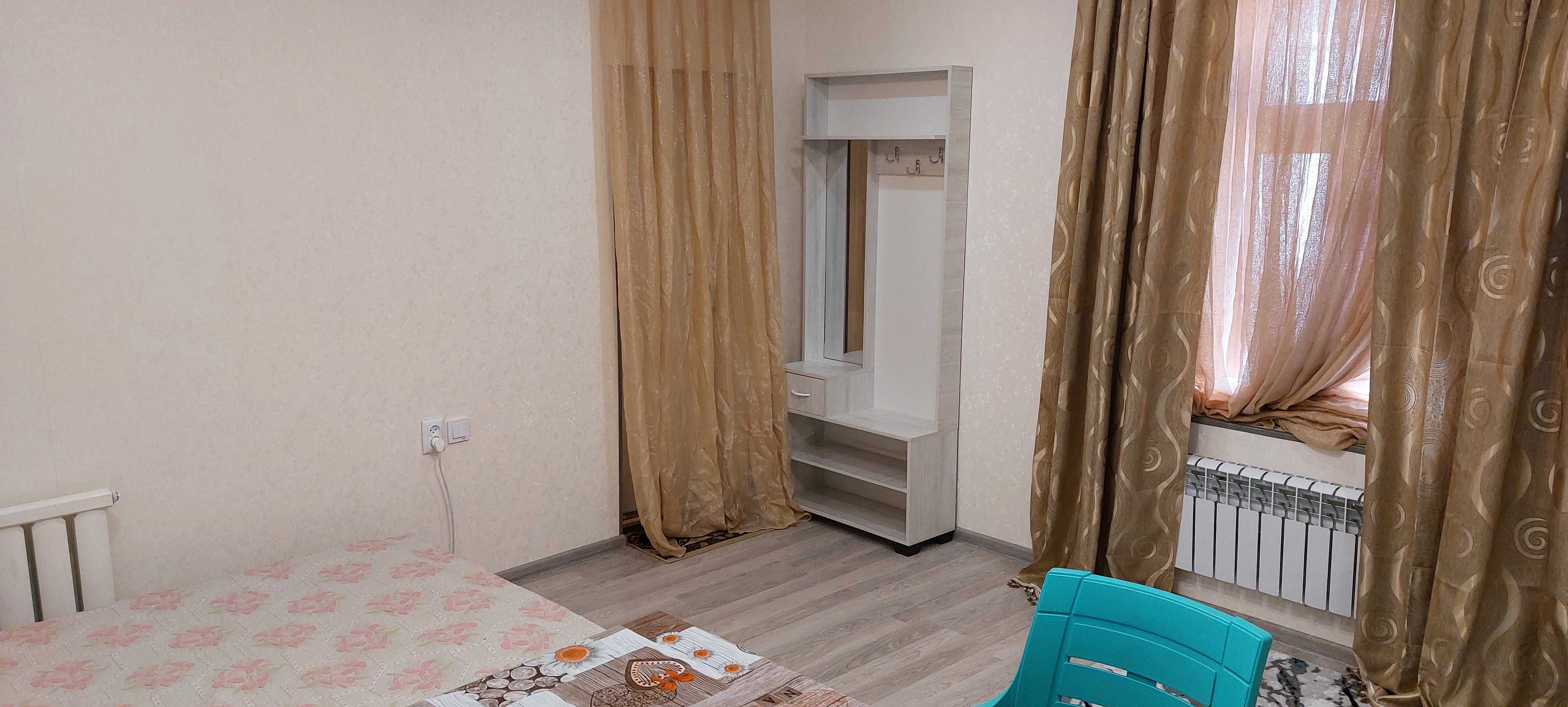 Cдам одну отдельную комнату в частном доме,для одной или двух девушек.