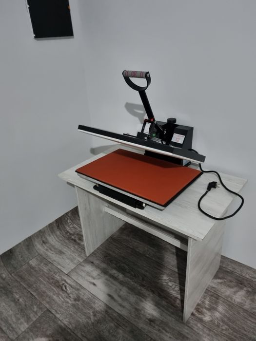 Termo press, kiyimlarga print qilish uchun.