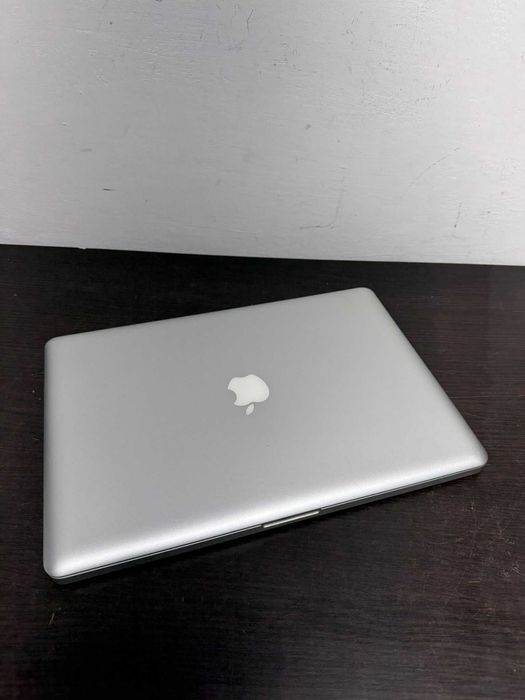Laptop MacBook Pro 15-Intel Core i7- 8GB-256GB- OS Catalina-18 cycle