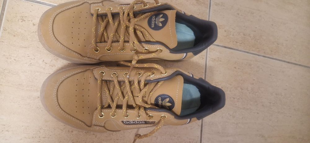 Vând adidasi baieti
