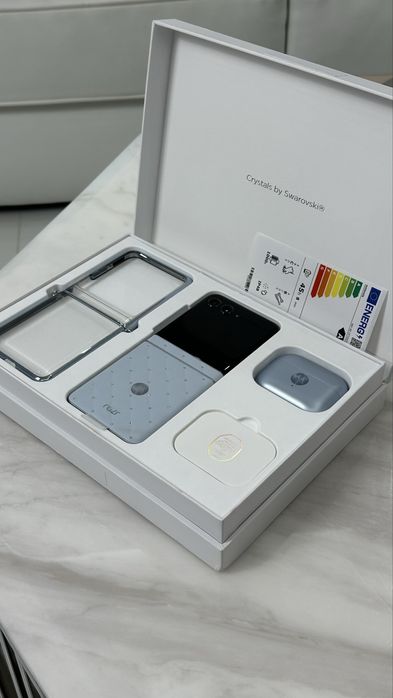 Motorola RAZR 60 Swarovski 256GB, 8RAM Не е ползван