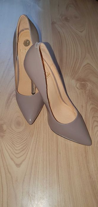 Pantofi stiletto