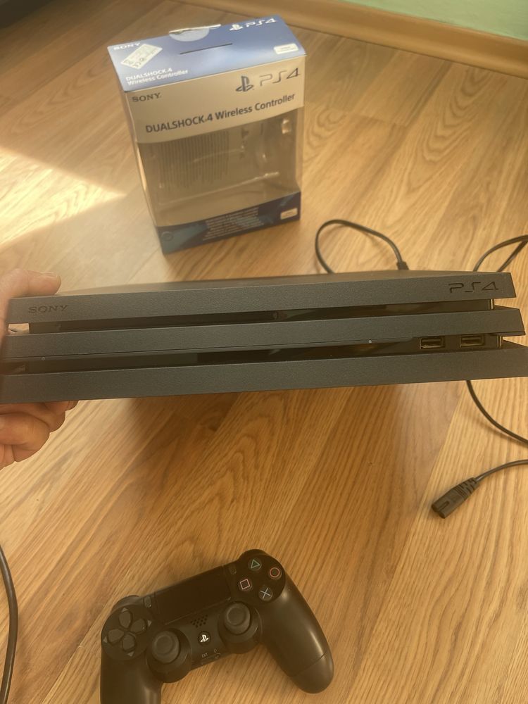 Плейстейшън 4 slim.