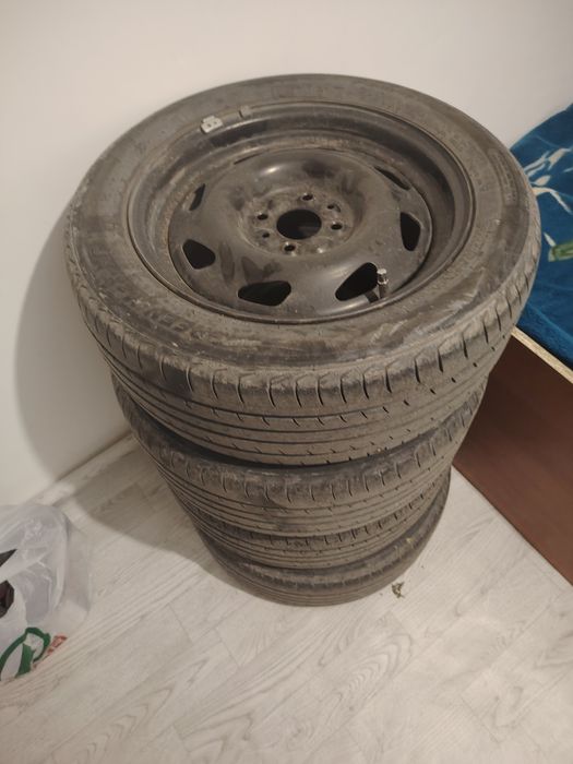 Диски с летним шинами 4 шт от ларгуса