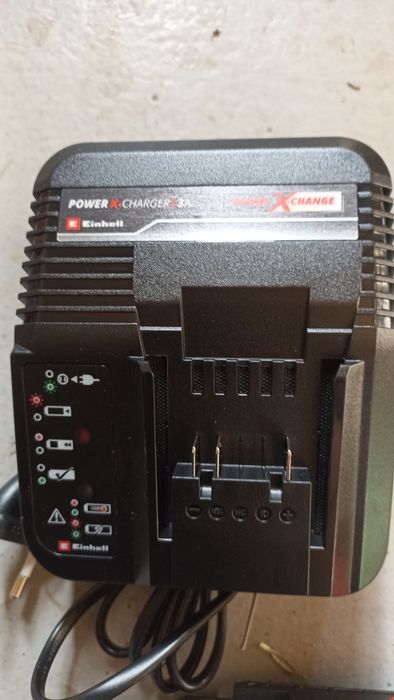 Vând mașină de înșurubat  Enhell cu acumulator și încărcător
