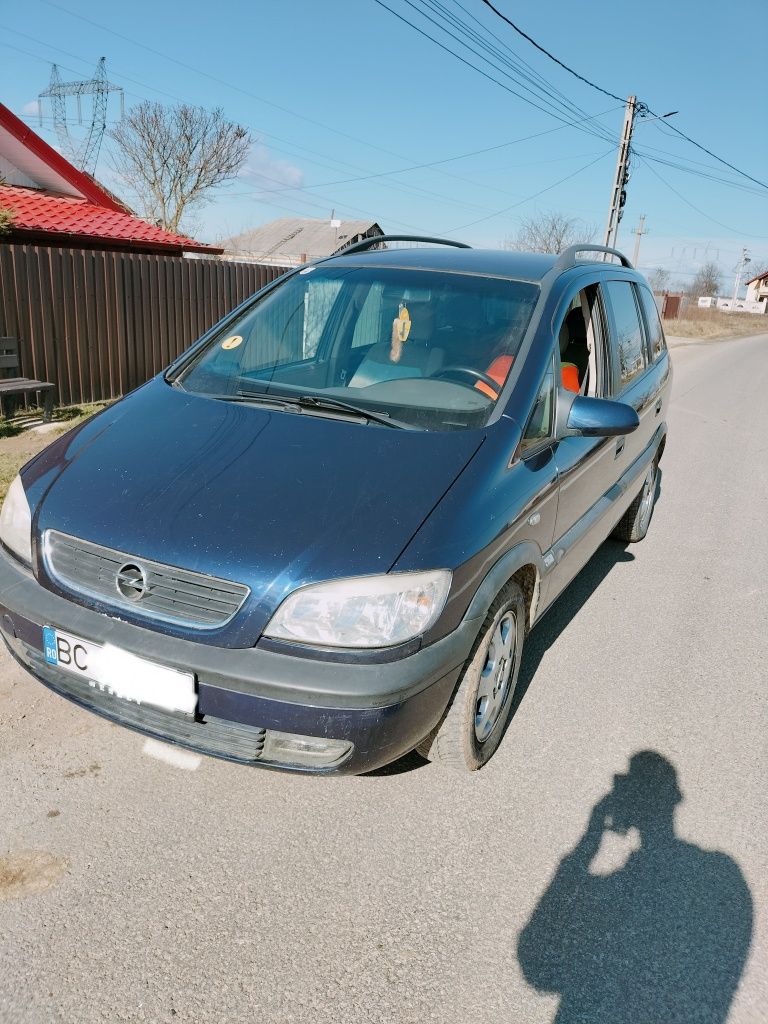 Vând Opel Zafira