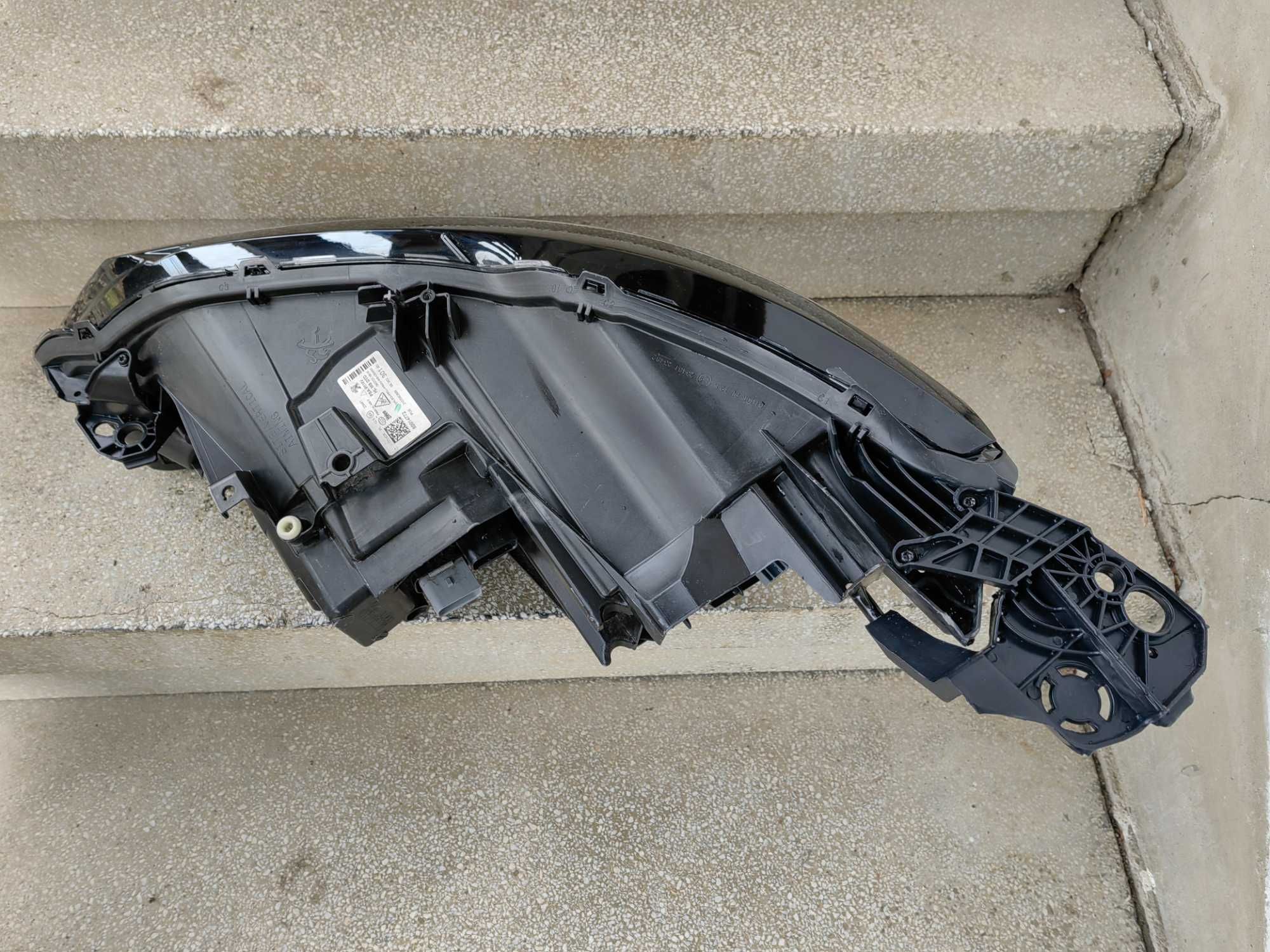Фар Peugeot 3008 5008 LED Face десен/Фар Пежо 3008 5008 Оригинален