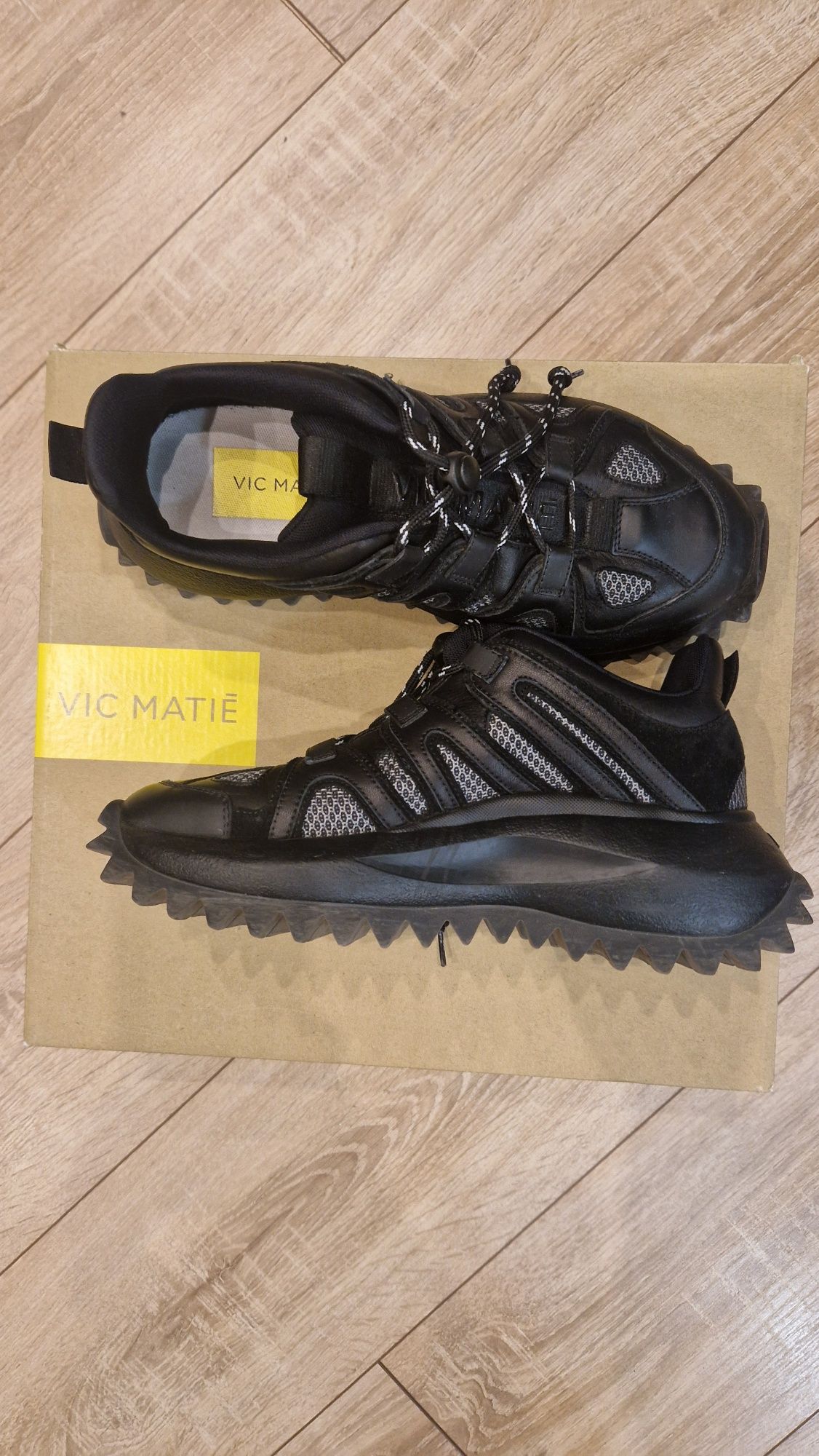 Сникърси Vic Matie