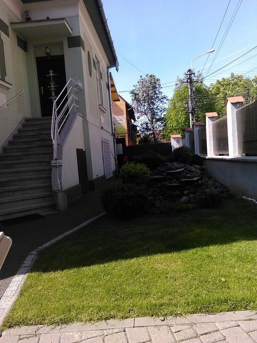 Închiriez apartament la vila