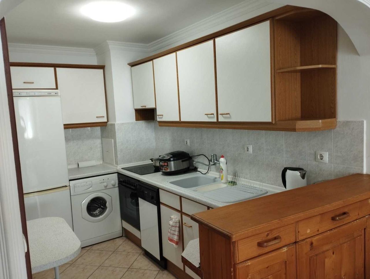Дава се под наем Едностаен апартамент в Бургас, Лазур - 60 кв.м за 400 € - Снимка #4