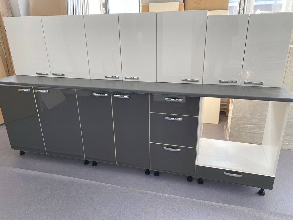 Mobila de bucatarie lucioasa 260 cm Noua !!