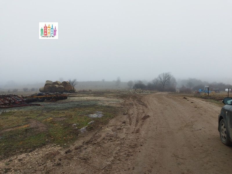 Продавам парцел във Вакарел
