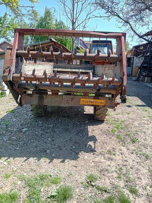 Vand fiat 780 cu incarcator frontal.