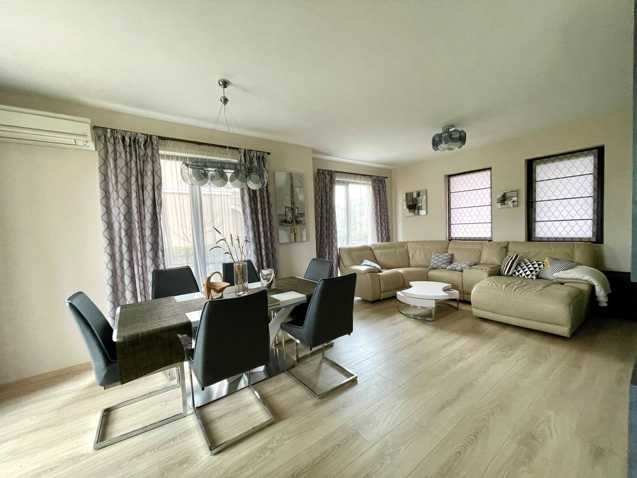 Продава се Къща в Поморие - 228 кв.м за 1575 €/кв.м - Снимка #1