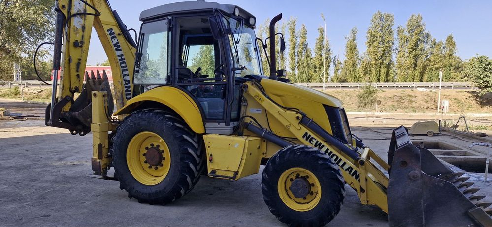 NEW HOLLAND  sotiladi  2012 yil