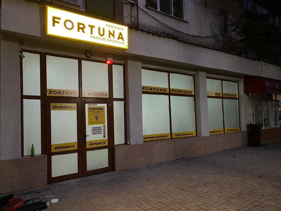 Închiriez spațiu comercial stațiunea Bala