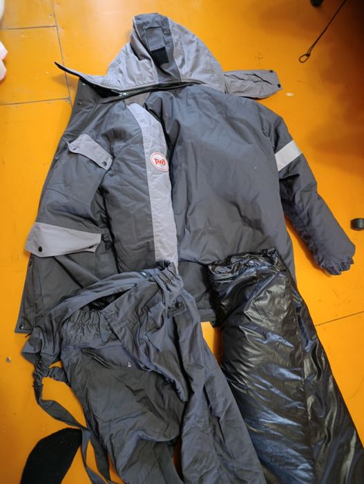 Продам зимнюю спецодежду.