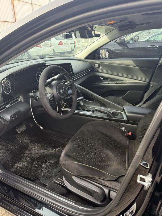 Hyundai Elantra 1.6 сотилади