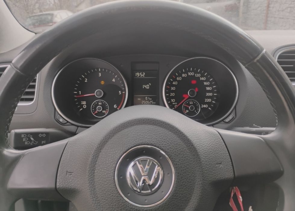 Нов внос VW Golf 6