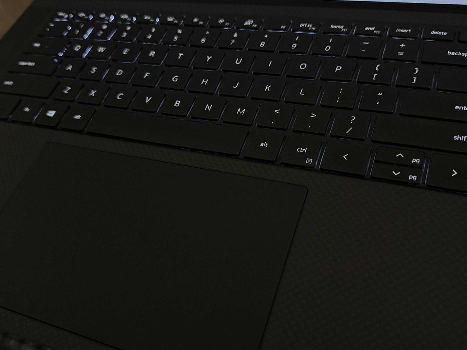 DELL Precision 5550 Core i9-10885H ram16 ssd256 Nvidia QuadroT2000 4gb