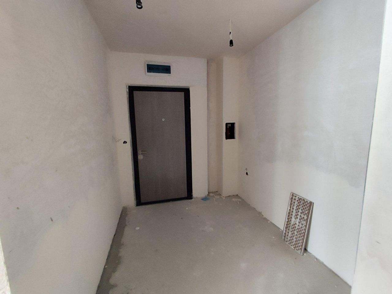 Продава се Двустаен апартамент в Бургас, Център - 65 кв.м за 1089 €/кв.м - Снимка #3