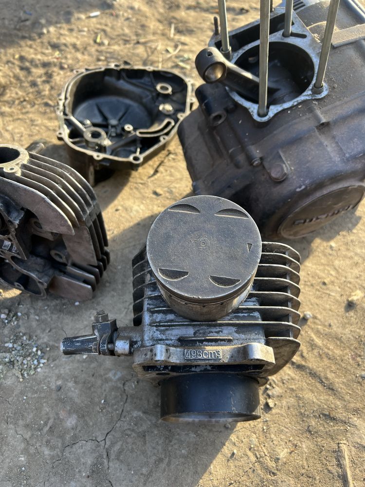 Dezmembrez Suzuki DR 500 motor