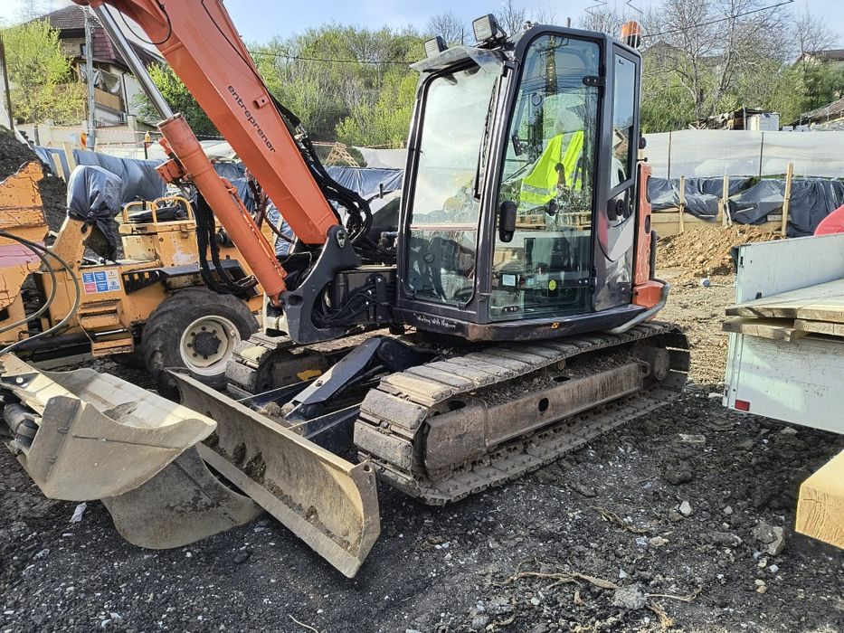 Inchiriez Excavator 2.8t 3.5t 8.5 t Cilindru Compactor Picon Demolari