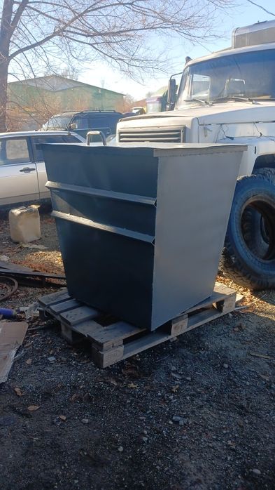 Мусорный бак контейнер