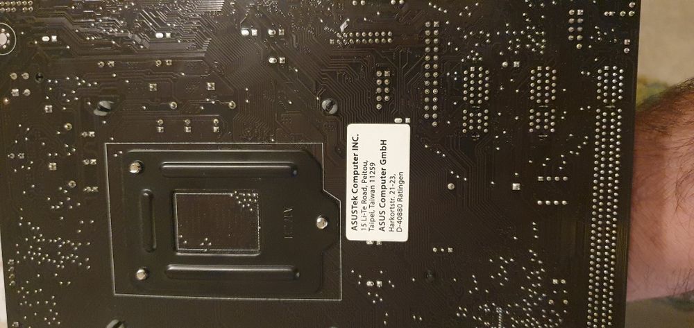 Placa bază Asus H 110 M cu procesor Intel