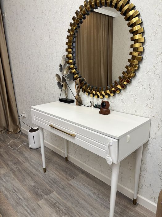 Продам комод с зеркалом