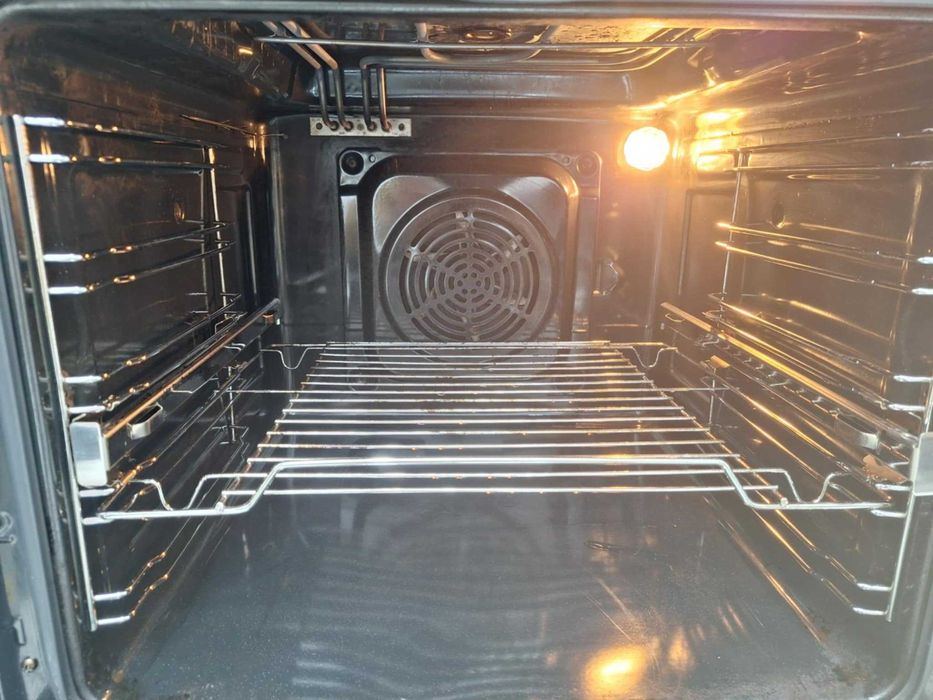 Фурна за вграждане Amica BOC5542S – перфектно състояние!